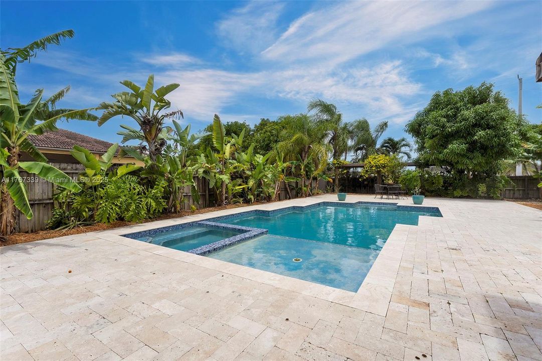 Recently Sold: $940,000 (5 beds, 4 baths, 2884 Square Feet)