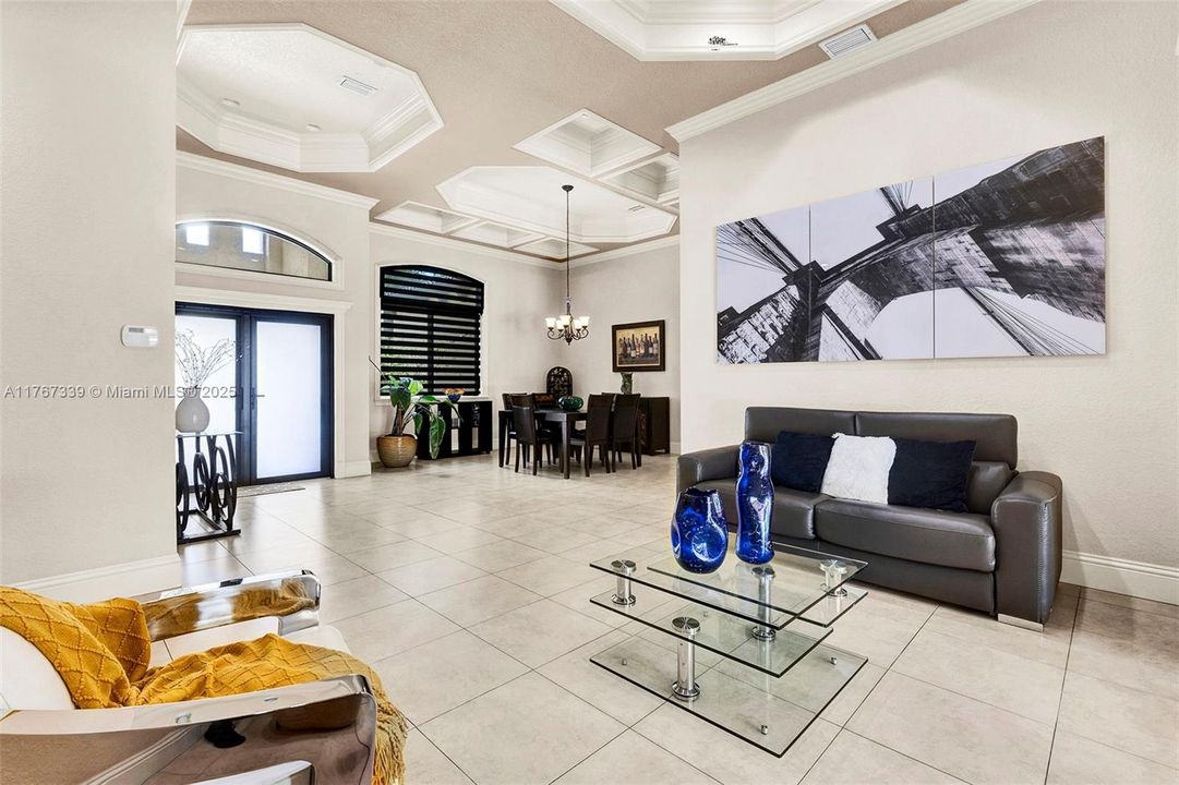 Recently Sold: $940,000 (5 beds, 4 baths, 2884 Square Feet)