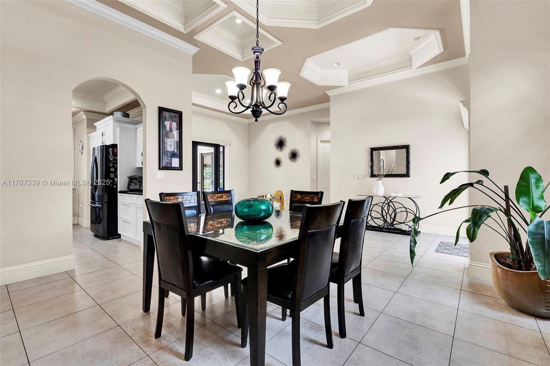 Recently Sold: $940,000 (5 beds, 4 baths, 2884 Square Feet)