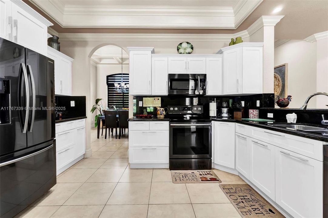 Recently Sold: $940,000 (5 beds, 4 baths, 2884 Square Feet)