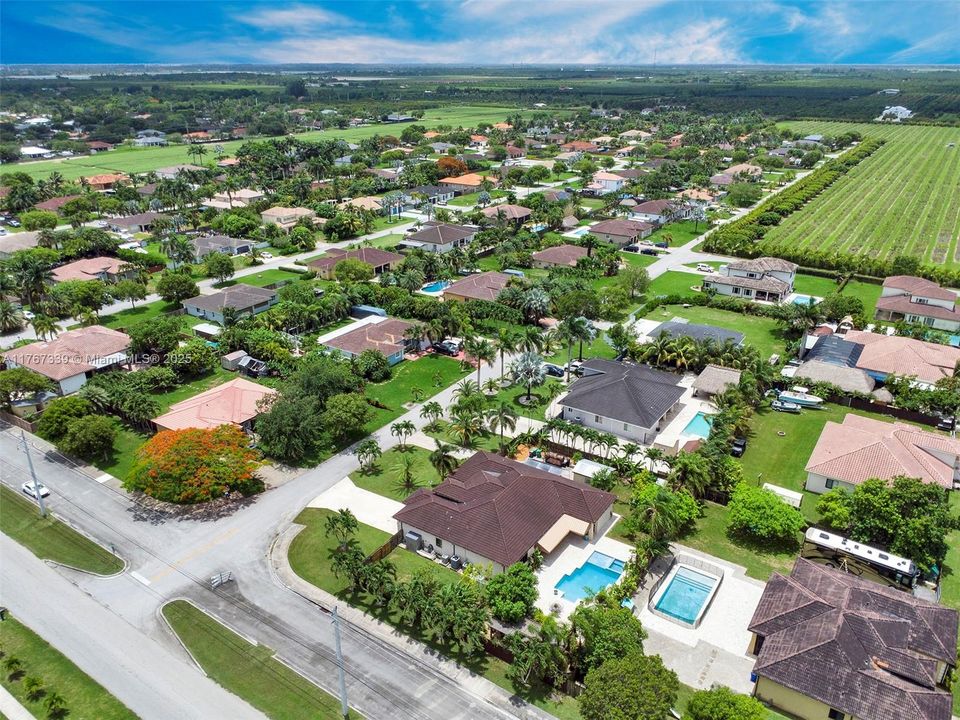 Recently Sold: $940,000 (5 beds, 4 baths, 2884 Square Feet)