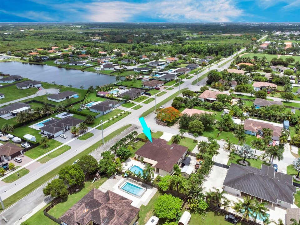 Recently Sold: $940,000 (5 beds, 4 baths, 2884 Square Feet)