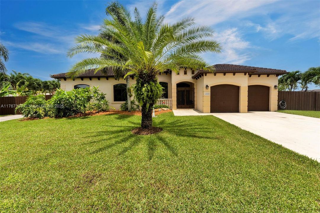 Recently Sold: $940,000 (5 beds, 4 baths, 2884 Square Feet)