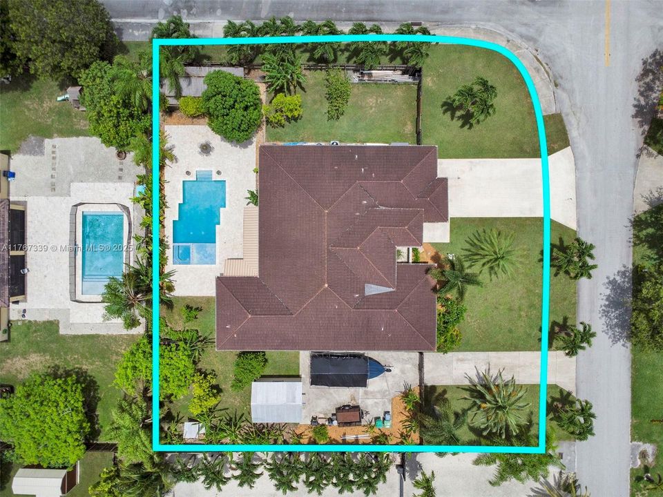 Recently Sold: $940,000 (5 beds, 4 baths, 2884 Square Feet)