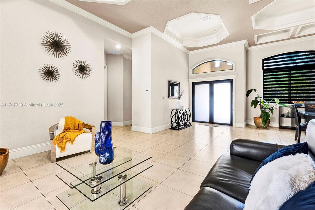 Recently Sold: $940,000 (5 beds, 4 baths, 2884 Square Feet)