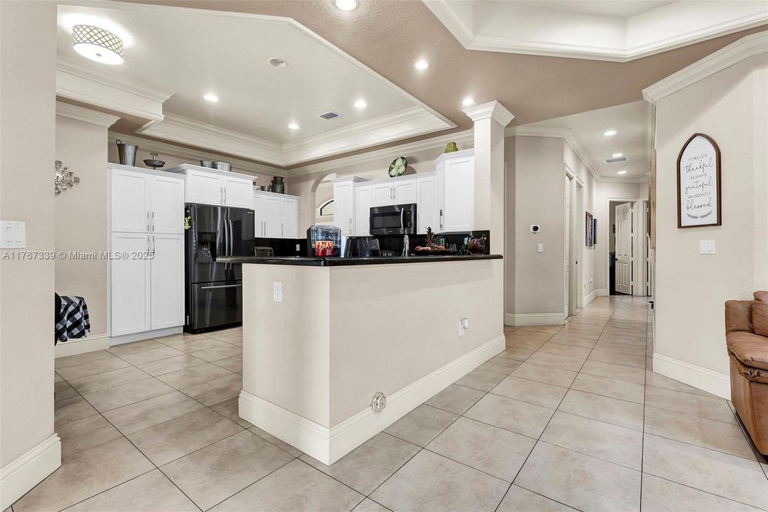 Recently Sold: $940,000 (5 beds, 4 baths, 2884 Square Feet)