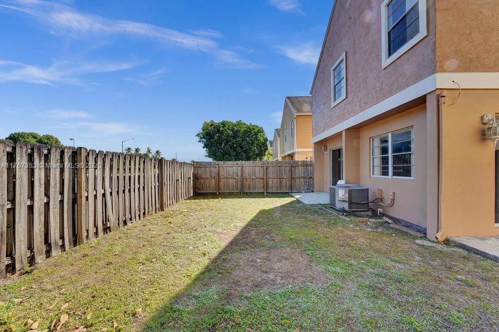 Vendido Recientemente: $500,000 (3 camas, 2 baños, 1569 Pies cuadrados)