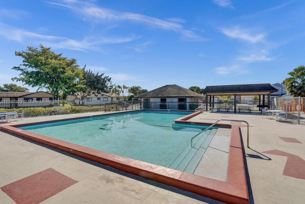 Vendido Recientemente: $500,000 (3 camas, 2 baños, 1569 Pies cuadrados)