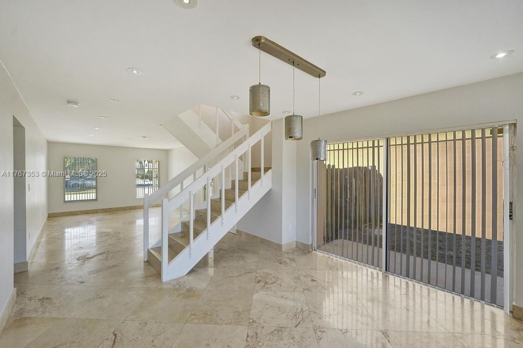 Vendido Recientemente: $500,000 (3 camas, 2 baños, 1569 Pies cuadrados)