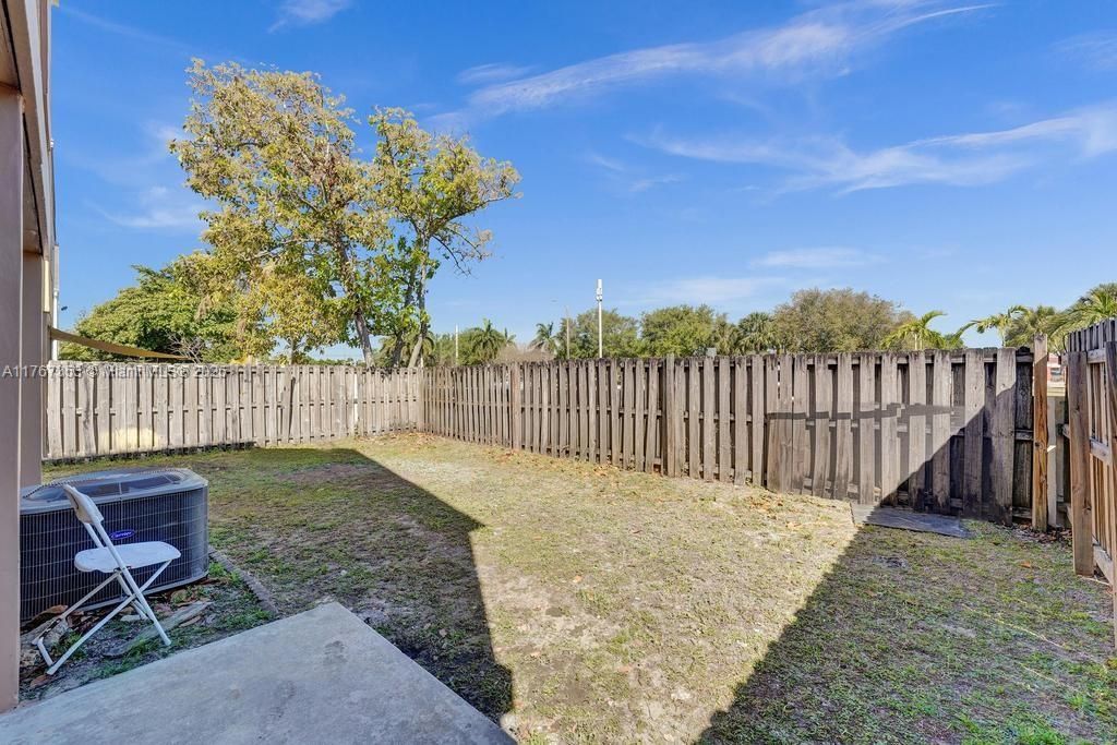 Vendido Recientemente: $500,000 (3 camas, 2 baños, 1569 Pies cuadrados)