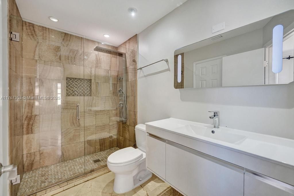 Vendido Recientemente: $500,000 (3 camas, 2 baños, 1569 Pies cuadrados)