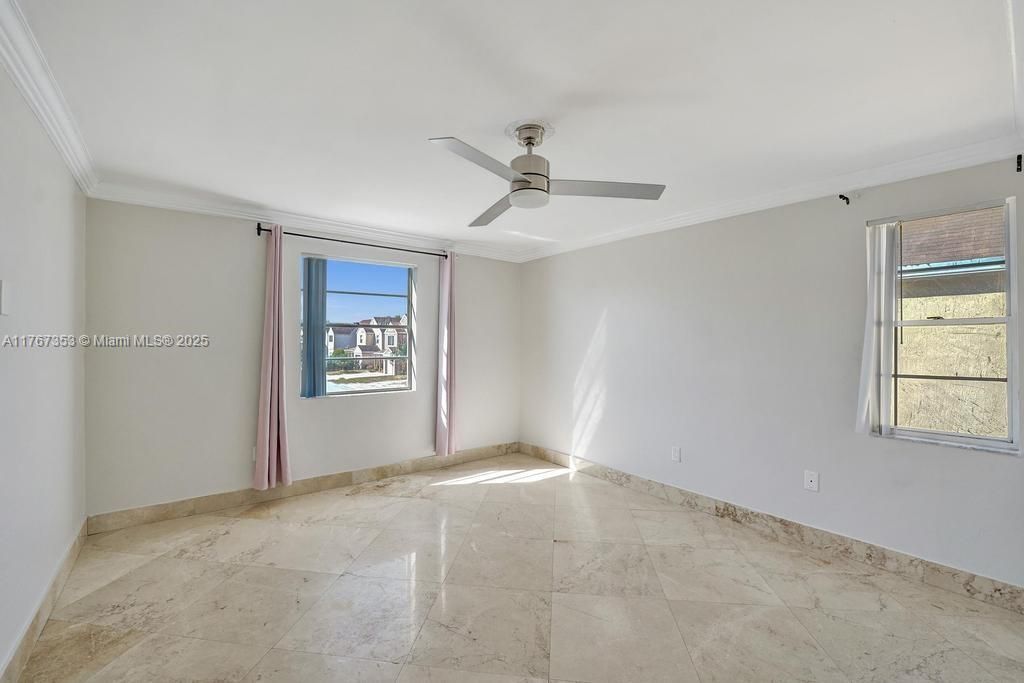 Vendido Recientemente: $500,000 (3 camas, 2 baños, 1569 Pies cuadrados)