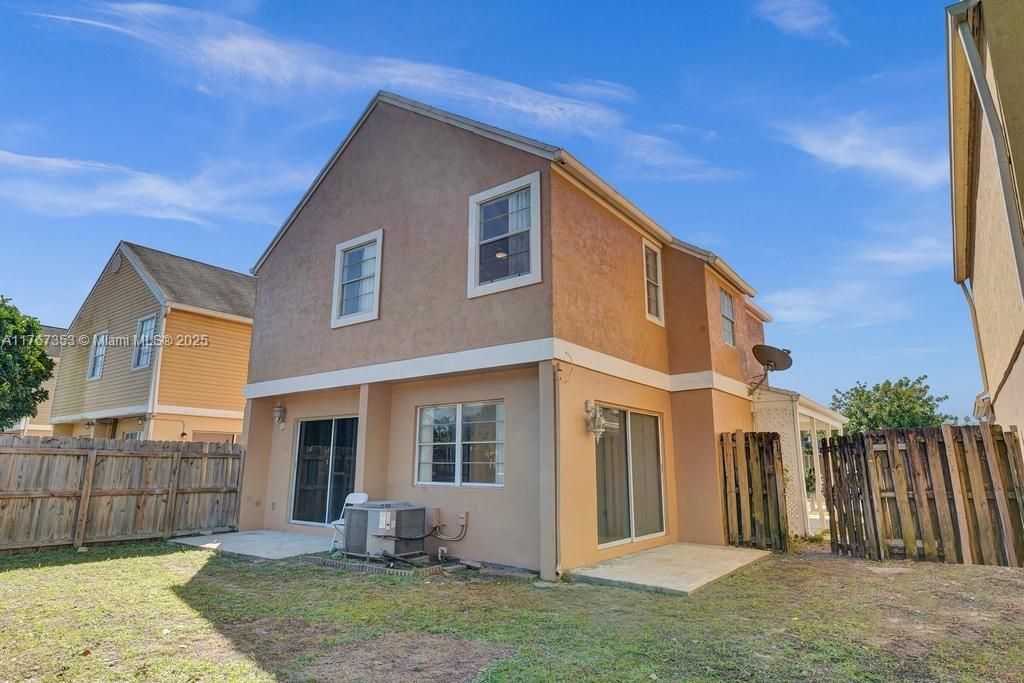 Vendido Recientemente: $500,000 (3 camas, 2 baños, 1569 Pies cuadrados)