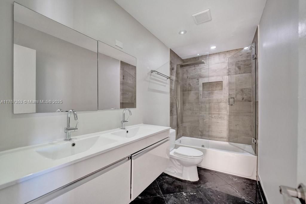 Vendido Recientemente: $500,000 (3 camas, 2 baños, 1569 Pies cuadrados)