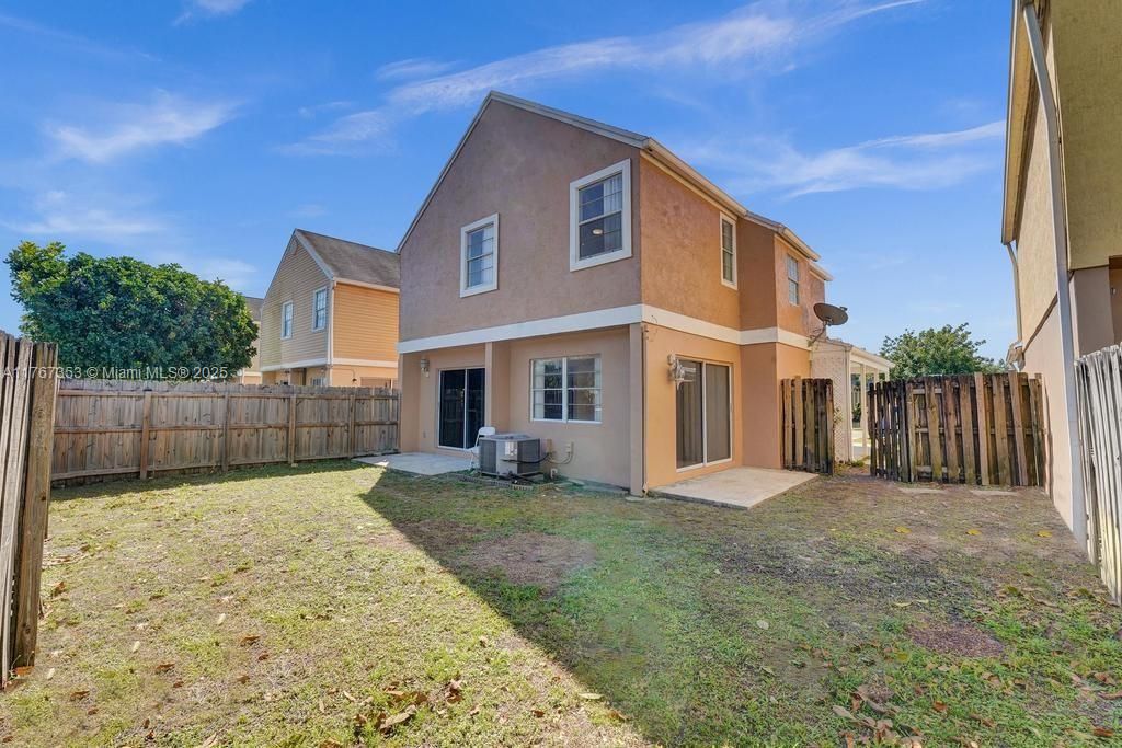 Vendido Recientemente: $500,000 (3 camas, 2 baños, 1569 Pies cuadrados)