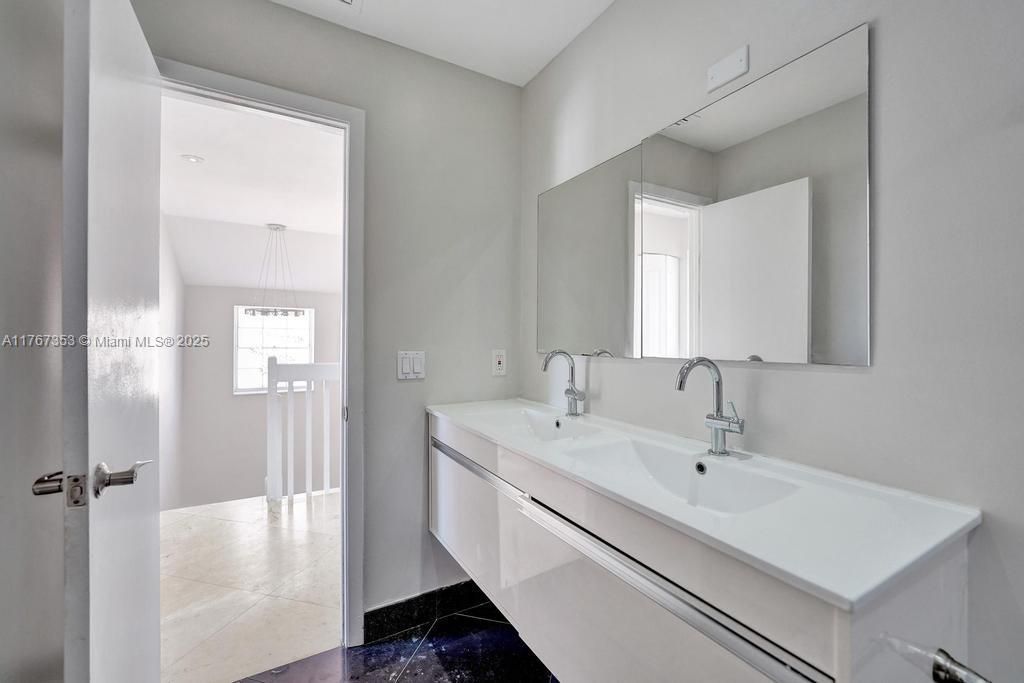 Vendido Recientemente: $500,000 (3 camas, 2 baños, 1569 Pies cuadrados)