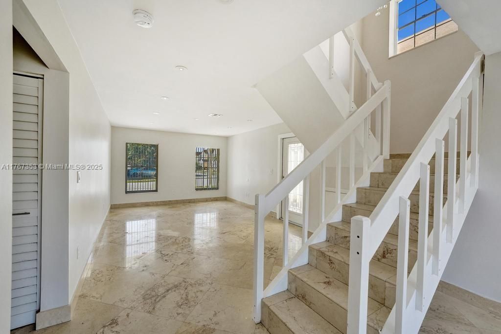 Vendido Recientemente: $500,000 (3 camas, 2 baños, 1569 Pies cuadrados)