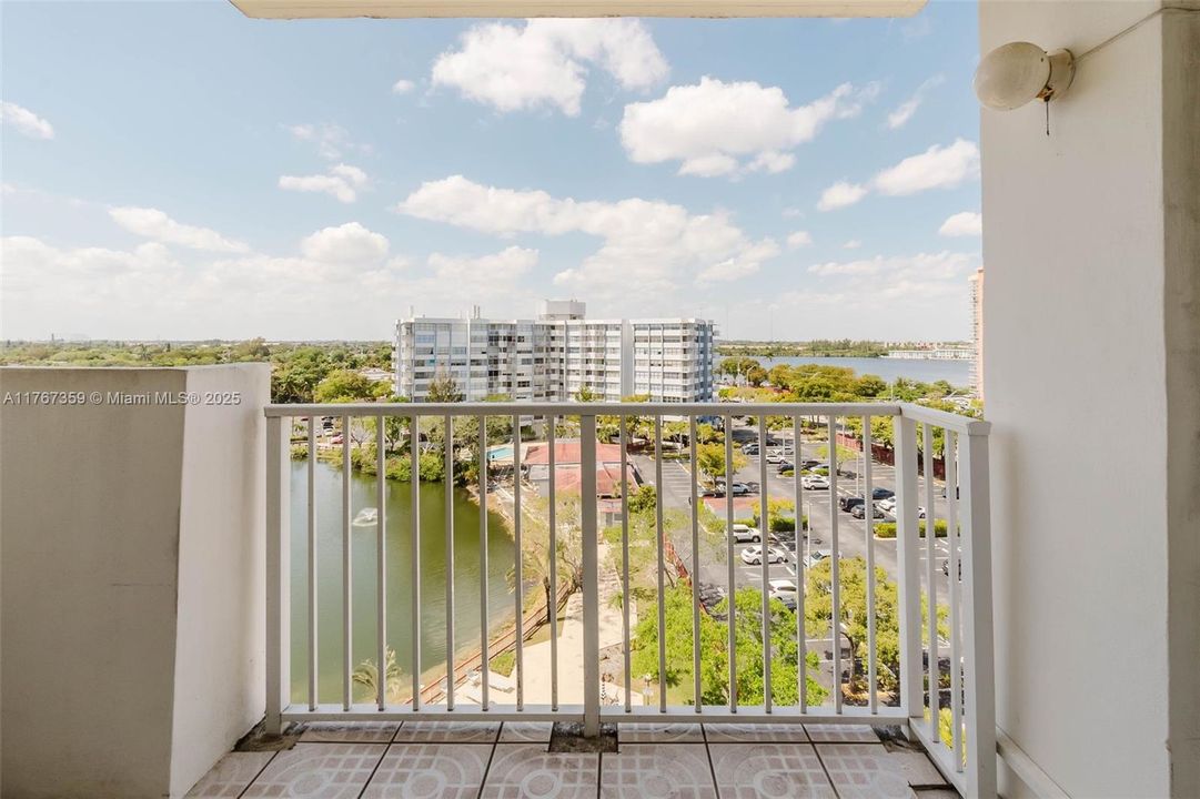 Недавно продано: $225,000 (1 спален, 1 ванн, 889 Квадратных фут)