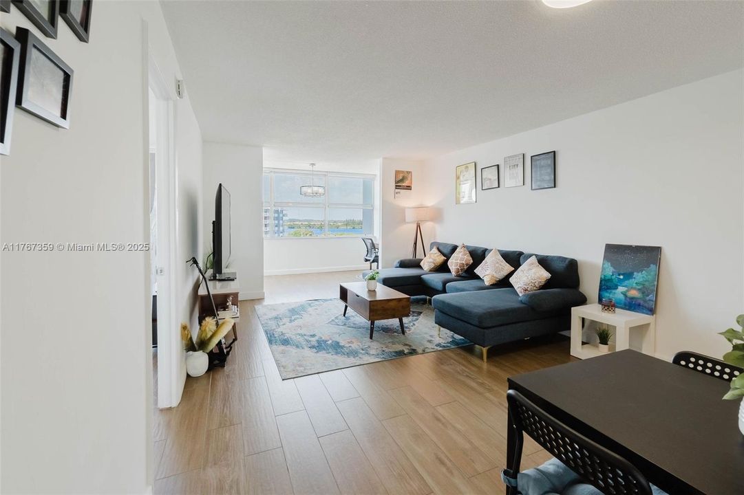 Недавно продано: $225,000 (1 спален, 1 ванн, 889 Квадратных фут)