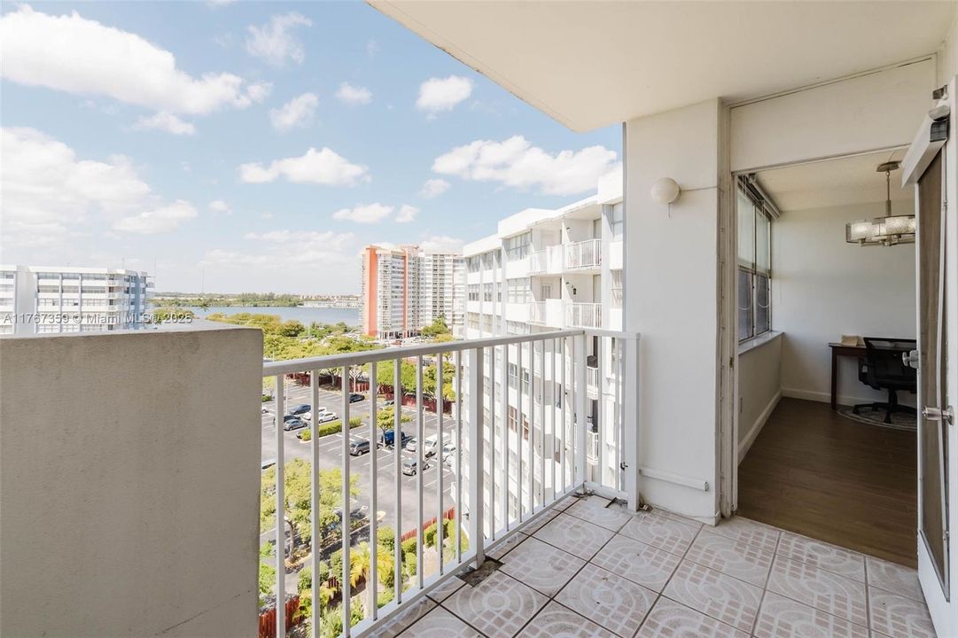 Недавно продано: $225,000 (1 спален, 1 ванн, 889 Квадратных фут)