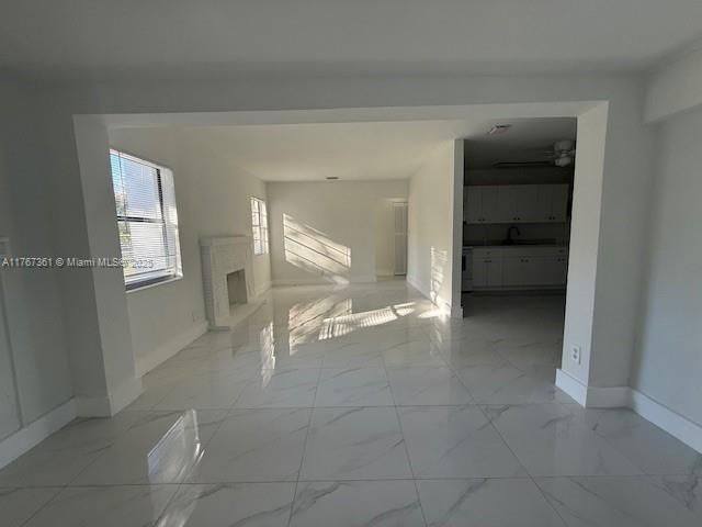 最近租的: $2,700 (3 贝兹, 1 浴室, 1219 平方英尺)