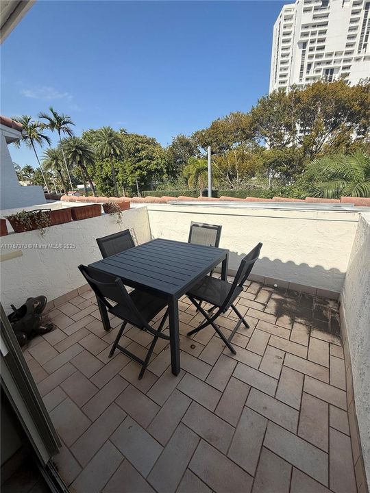 En Venta: $794,900 (2 camas, 2 baños, 1542 Pies cuadrados)