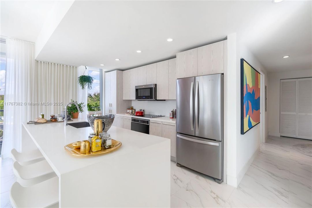 待售: $752,000 (2 贝兹, 2 浴室, 1003 平方英尺)