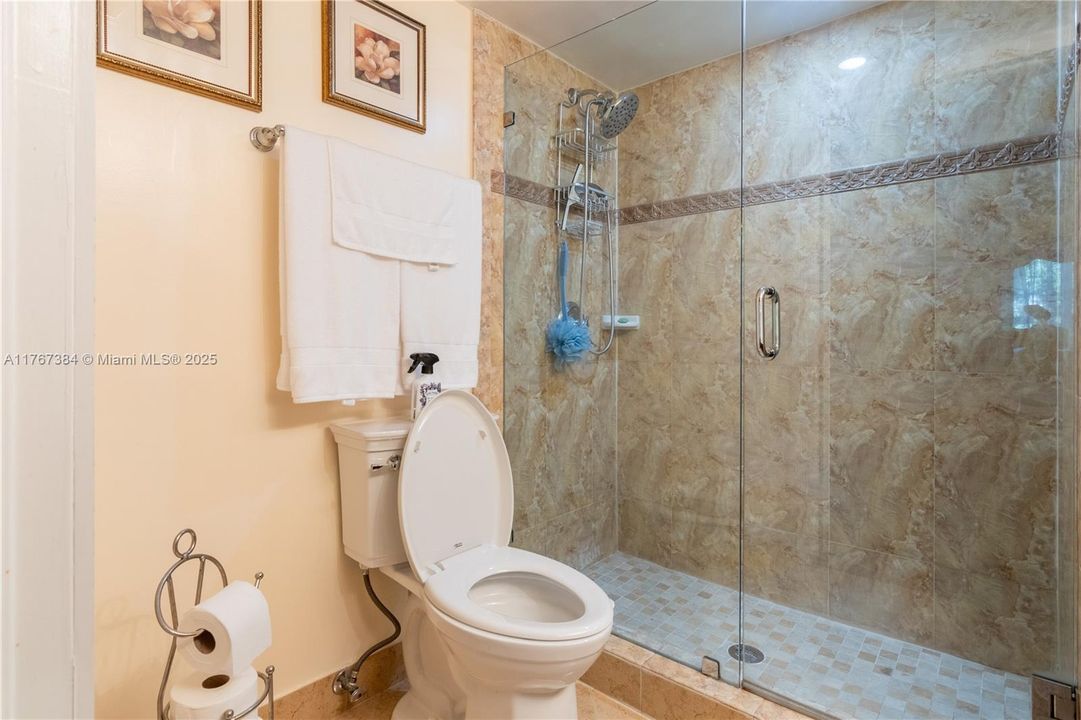 Recently Sold: $350,000 (3 beds, 2 baths, 1024 Square Feet)