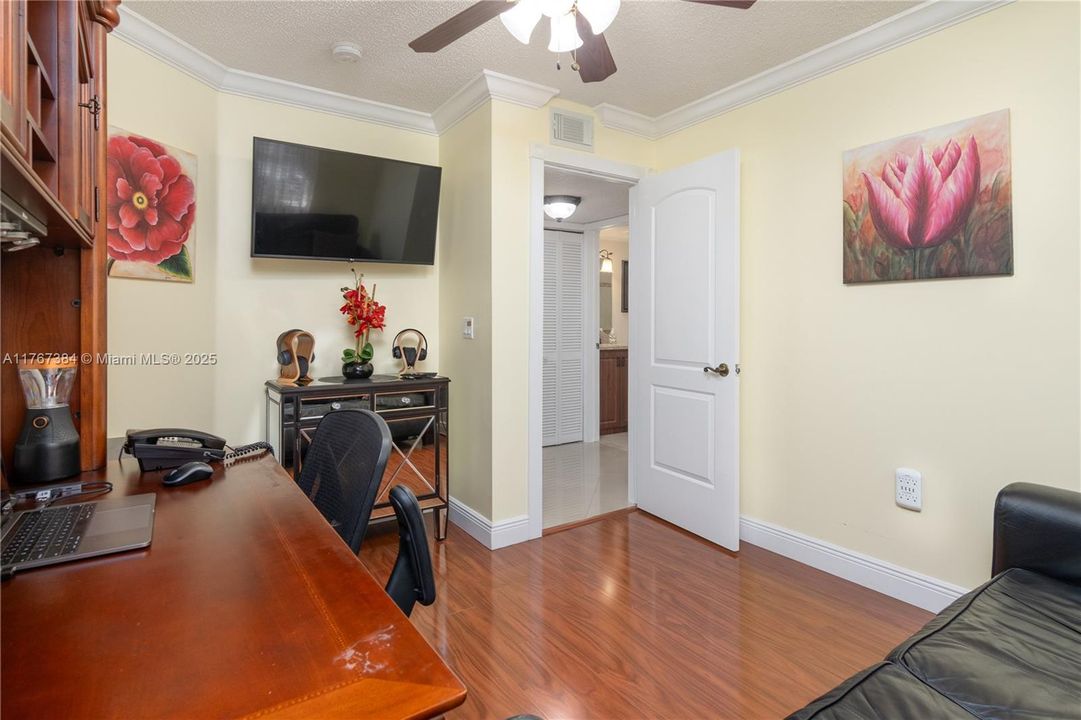 Recently Sold: $350,000 (3 beds, 2 baths, 1024 Square Feet)