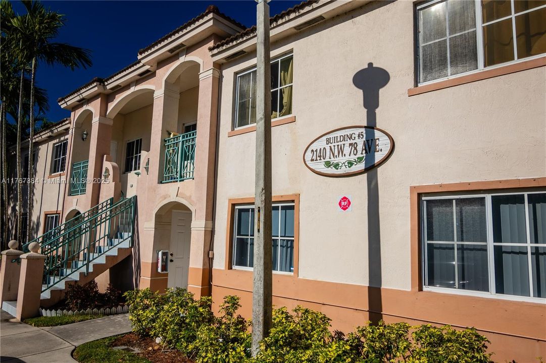 Recently Sold: $350,000 (3 beds, 2 baths, 1024 Square Feet)