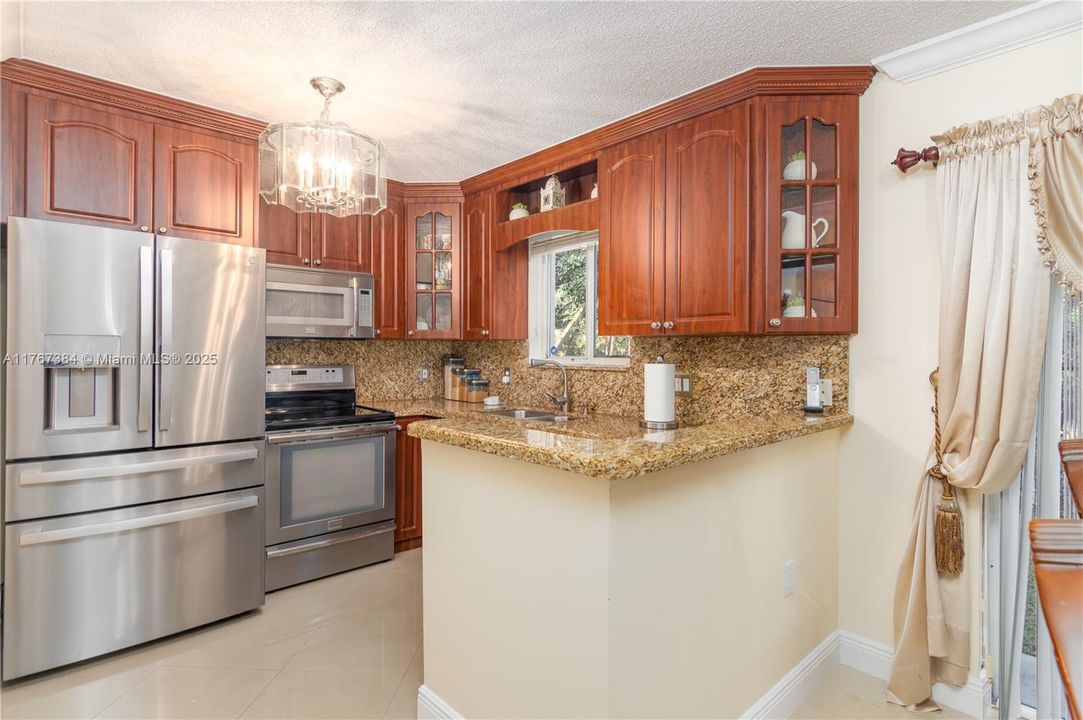 Recently Sold: $350,000 (3 beds, 2 baths, 1024 Square Feet)