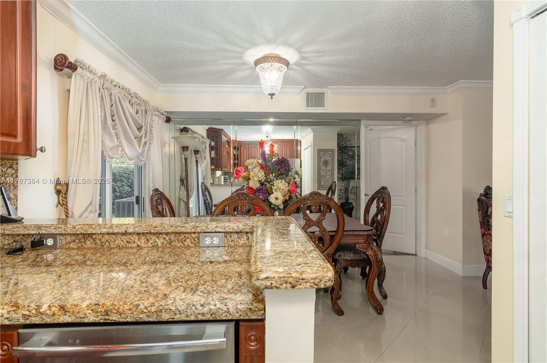 Recently Sold: $350,000 (3 beds, 2 baths, 1024 Square Feet)