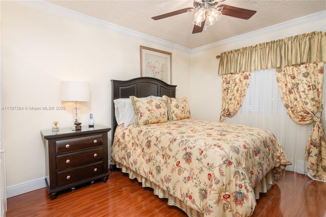 Recently Sold: $350,000 (3 beds, 2 baths, 1024 Square Feet)