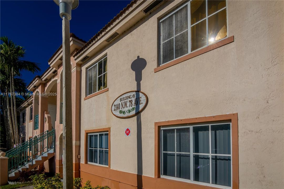 Recently Sold: $350,000 (3 beds, 2 baths, 1024 Square Feet)