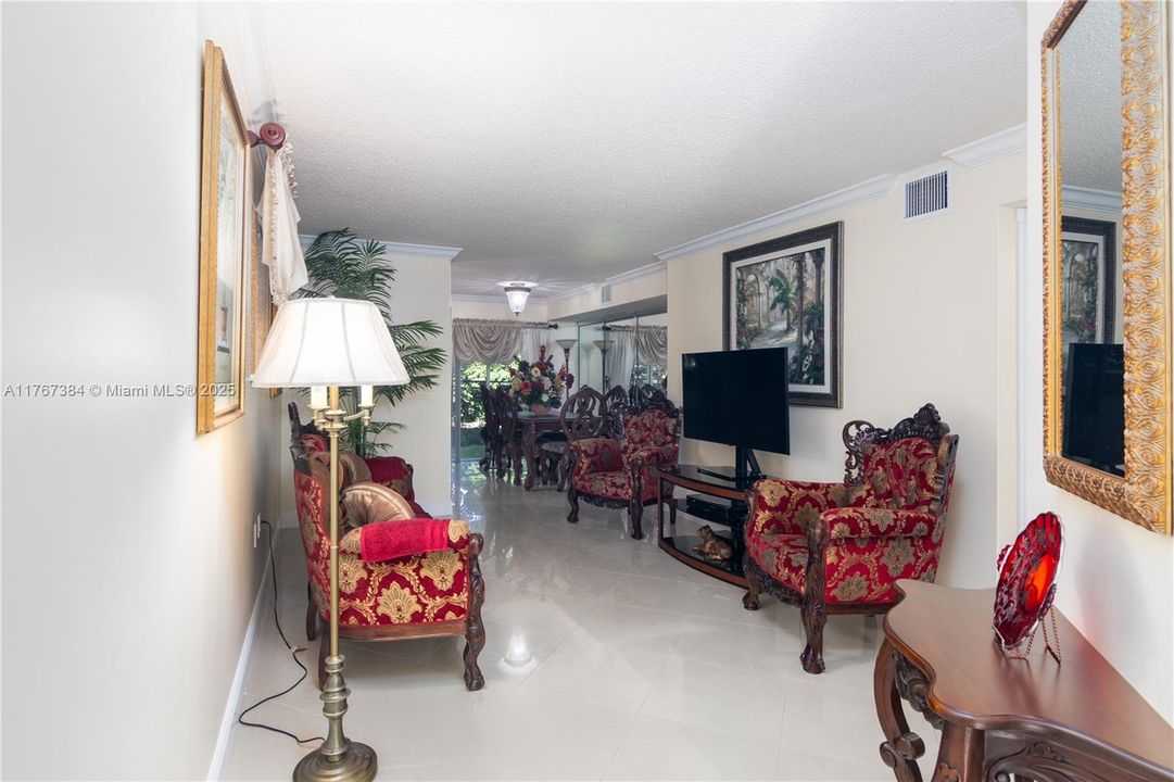 Recently Sold: $350,000 (3 beds, 2 baths, 1024 Square Feet)