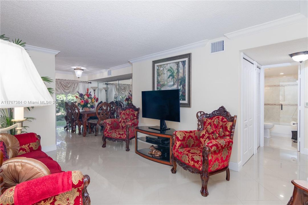 Recently Sold: $350,000 (3 beds, 2 baths, 1024 Square Feet)