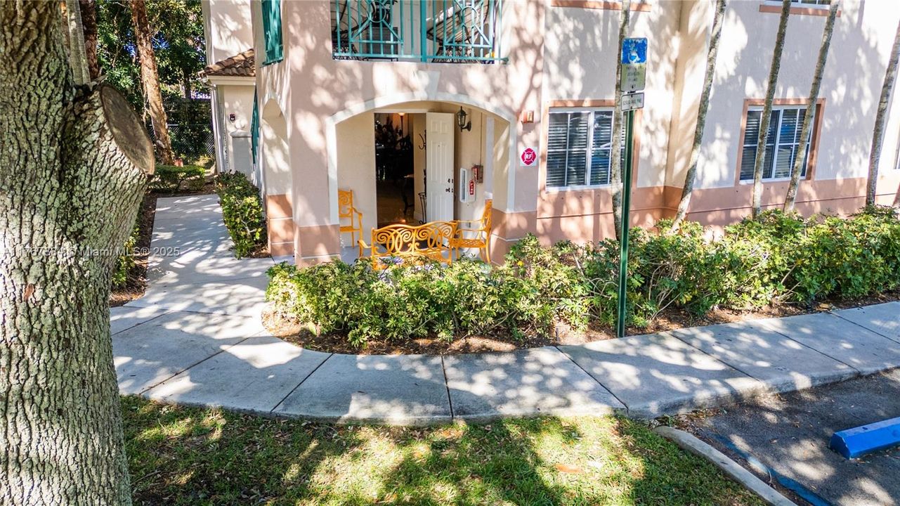 Recently Sold: $350,000 (3 beds, 2 baths, 1024 Square Feet)