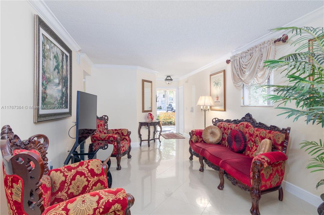 Recently Sold: $350,000 (3 beds, 2 baths, 1024 Square Feet)