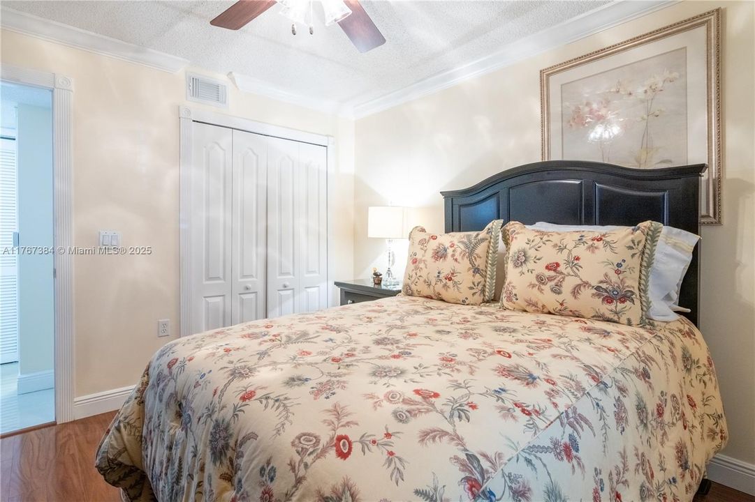 Recently Sold: $350,000 (3 beds, 2 baths, 1024 Square Feet)