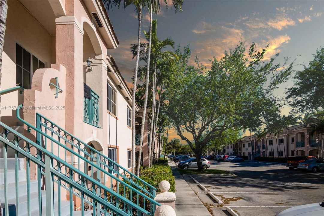 Recently Sold: $350,000 (3 beds, 2 baths, 1024 Square Feet)