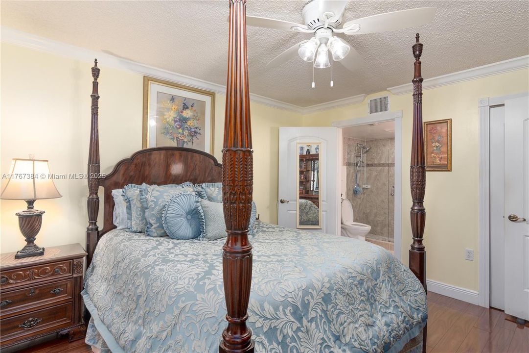 Recently Sold: $350,000 (3 beds, 2 baths, 1024 Square Feet)