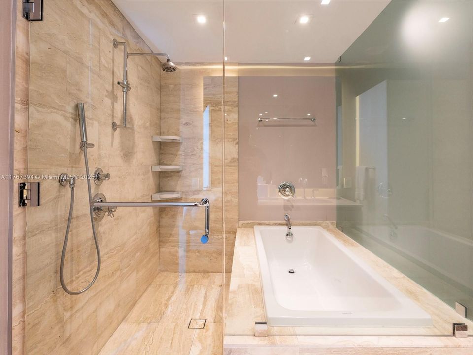 For Sale: $1,400,000 (2 beds, 2 baths, 1162 Square Feet)