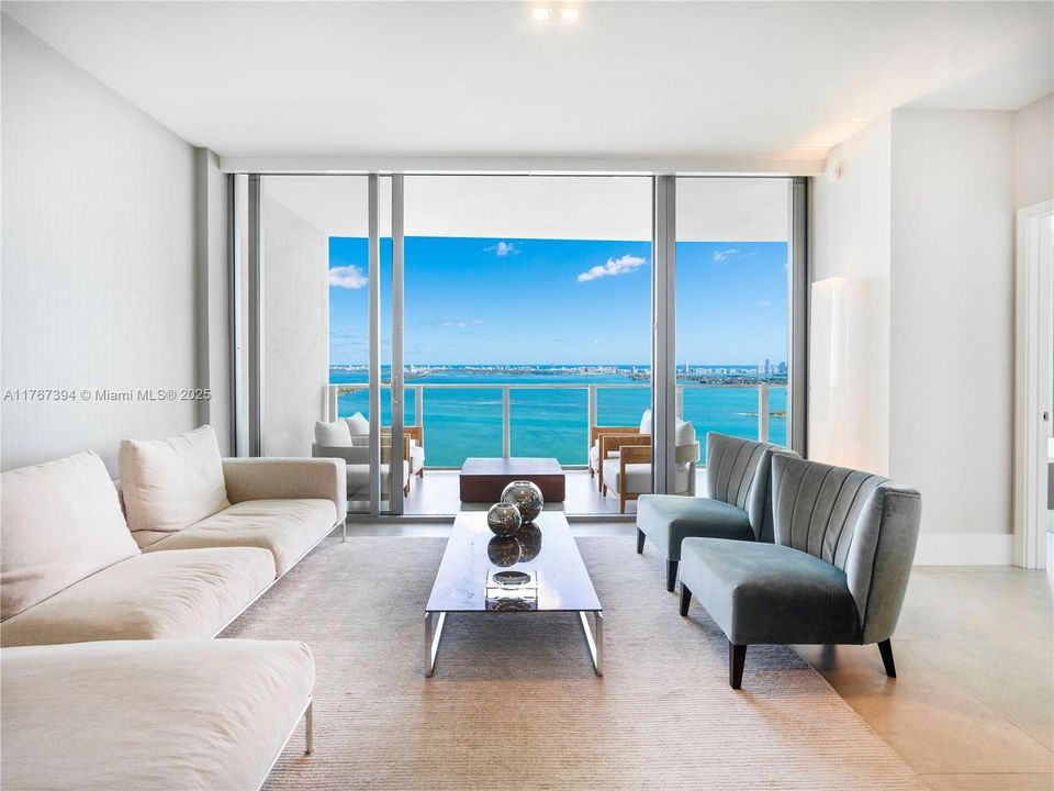 For Sale: $1,400,000 (2 beds, 2 baths, 1162 Square Feet)