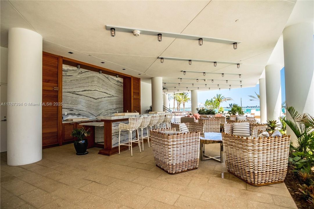 For Sale: $1,400,000 (2 beds, 2 baths, 1162 Square Feet)