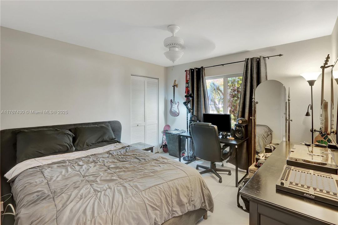 Recently Sold: $849,000 (3 beds, 2 baths, 1721 Square Feet)