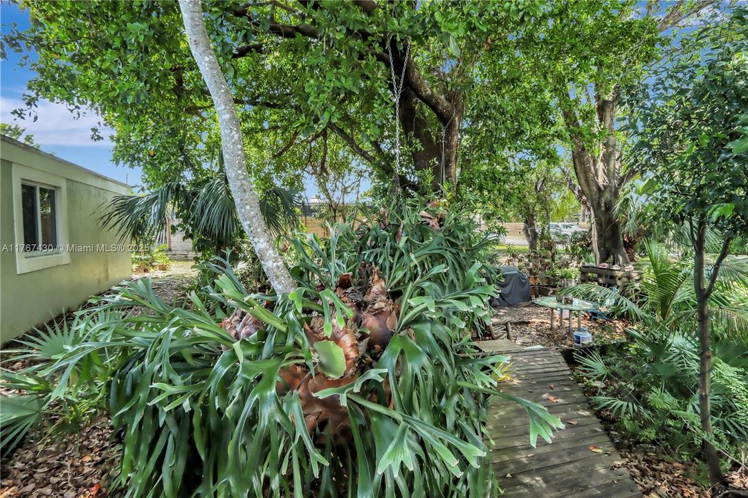 Recently Sold: $849,000 (3 beds, 2 baths, 1721 Square Feet)