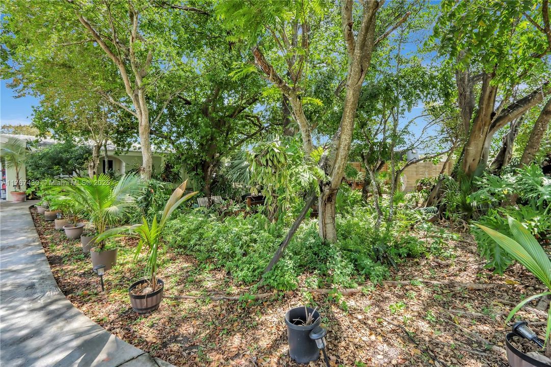 Recently Sold: $849,000 (3 beds, 2 baths, 1721 Square Feet)