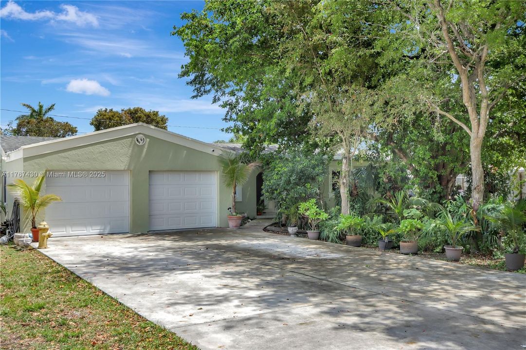 Recently Sold: $849,000 (3 beds, 2 baths, 1721 Square Feet)