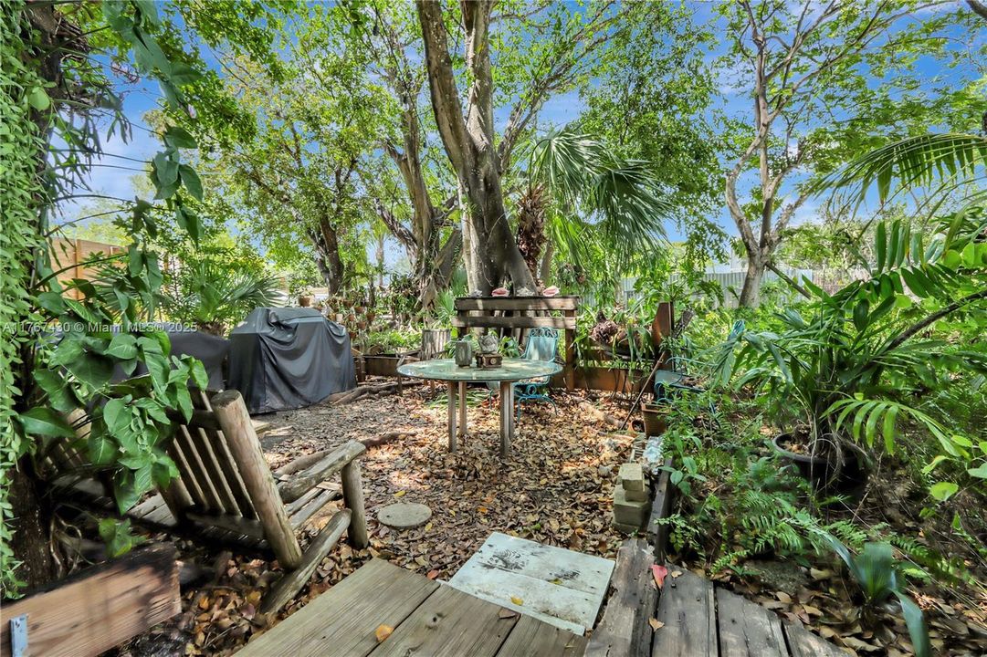 Recently Sold: $849,000 (3 beds, 2 baths, 1721 Square Feet)