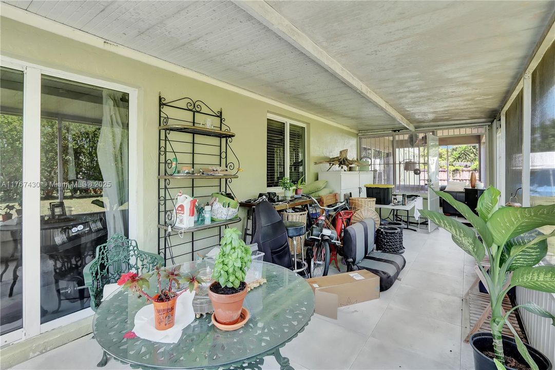 Recently Sold: $849,000 (3 beds, 2 baths, 1721 Square Feet)